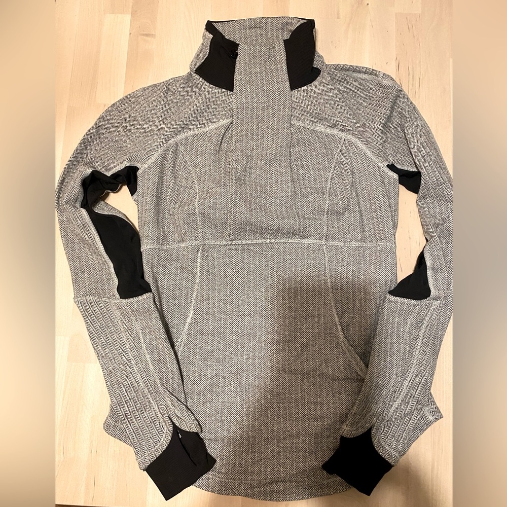 Lululemon Base Runner 1/2 zip light gray herringbone